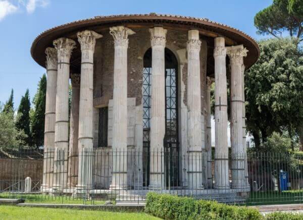 Monumentos realizados con Marmol Bianco Carrara