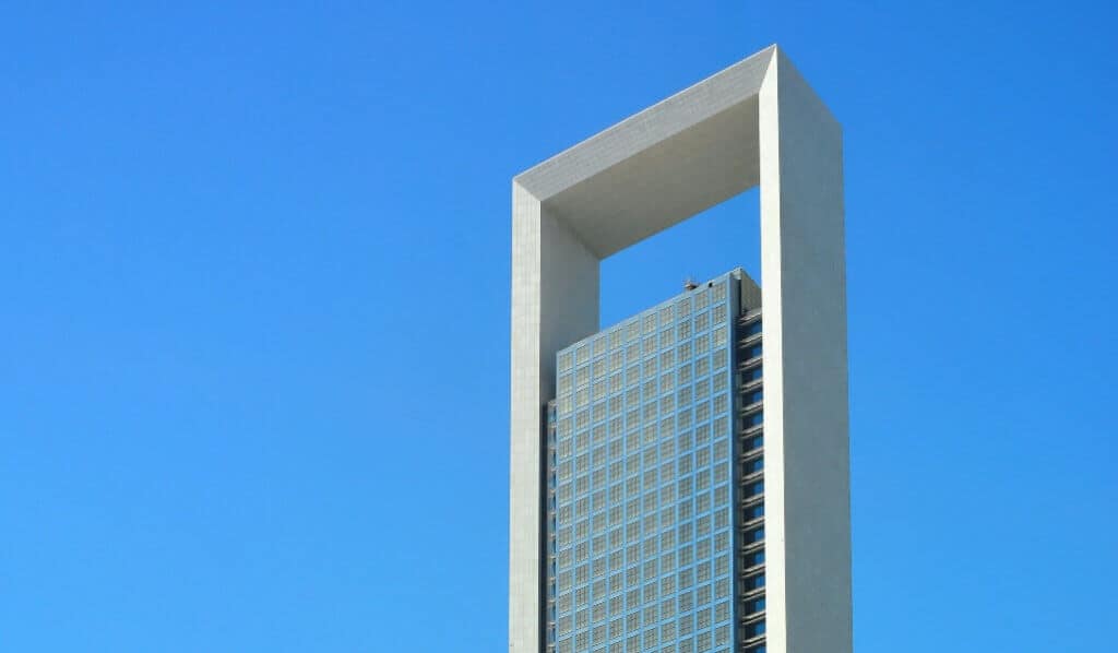 Adnoc Headquarters Abu Dhabi, fachada de piedra natural más alta del mundo