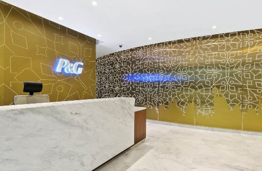 Oficinas de Procter & Gamble en Dubai, suelo y mostradores en marmol