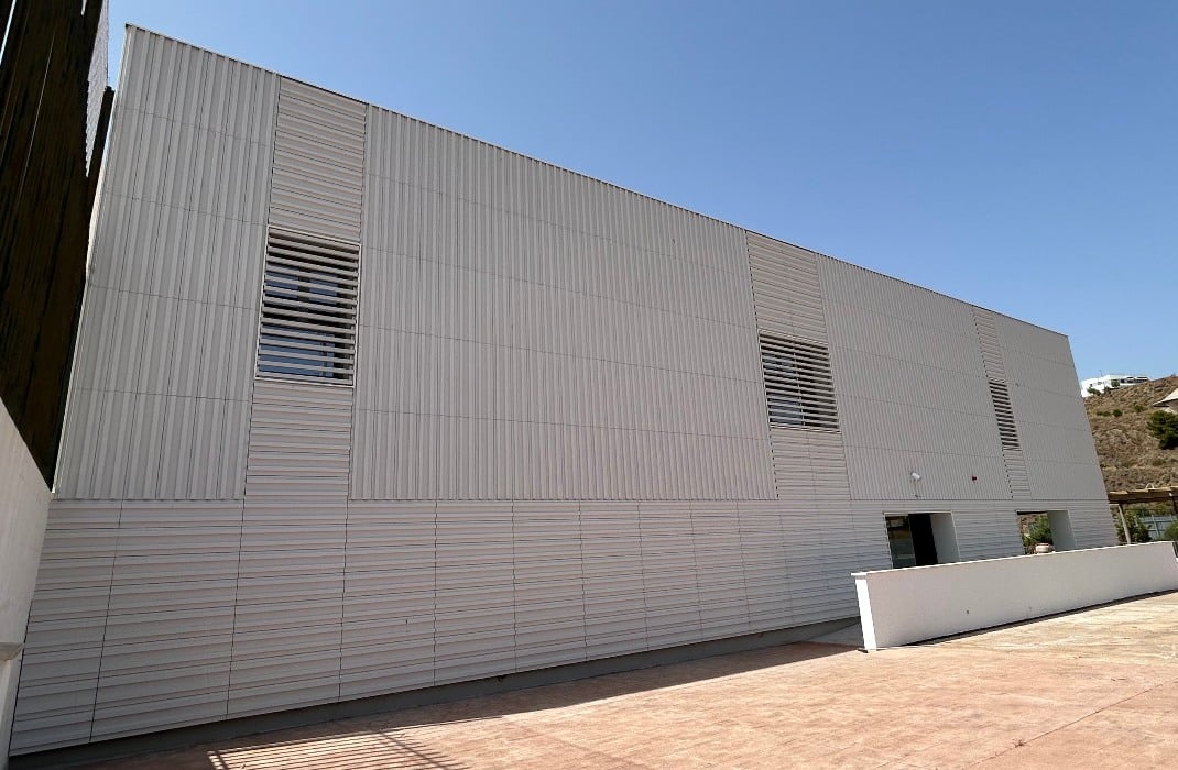 Fachada Ventilada: vista lateral Centro Ciudadano El Limonar, Málaga