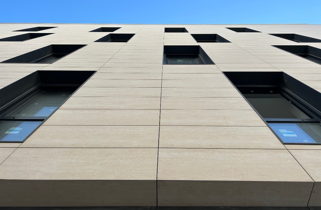 Detalle de fachada Ventilada de Edificio Calle Huerta Obispo en Cadiz